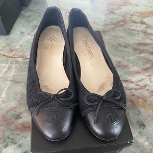 CHANEL ballerina cap toe tweed body with black cap toe. 39 1/2.